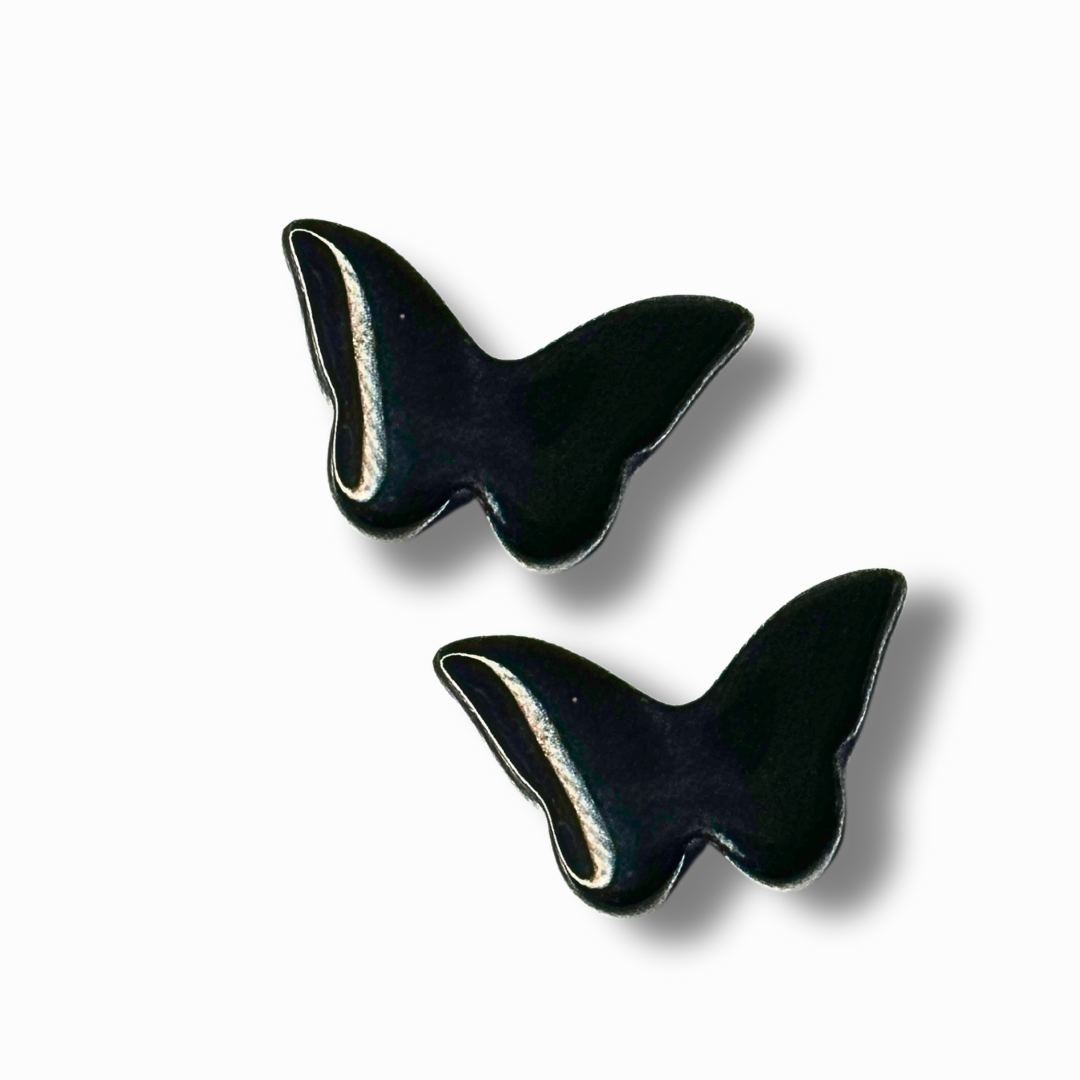 Edelstein-Schmetterling Anhänger aus Onyx in einem handgefertigten Edelsteinbaum – spirituelle Dekoration und Symbol für Schutz, innere Stärke und Klarheit.