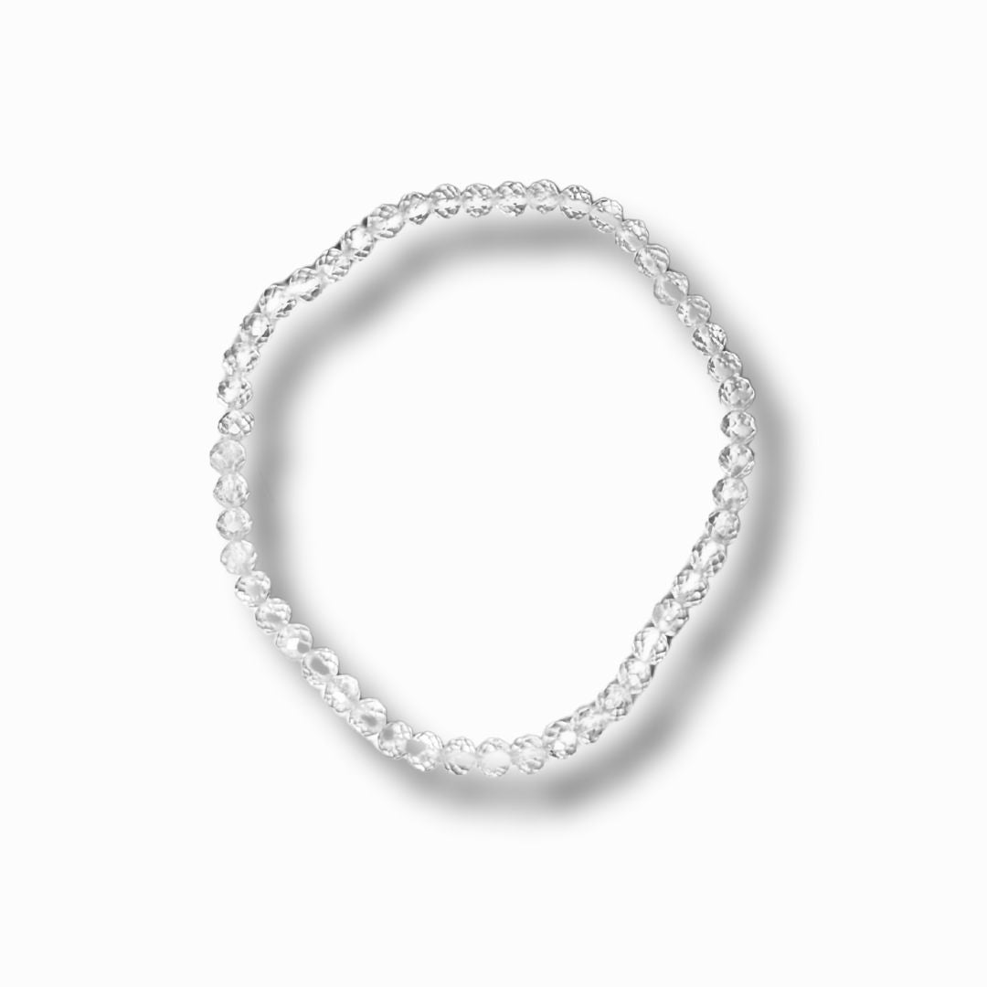 Armband mit facettierten Bergkristallkugeln - weißer Edelstein mit elegantem Funkeln