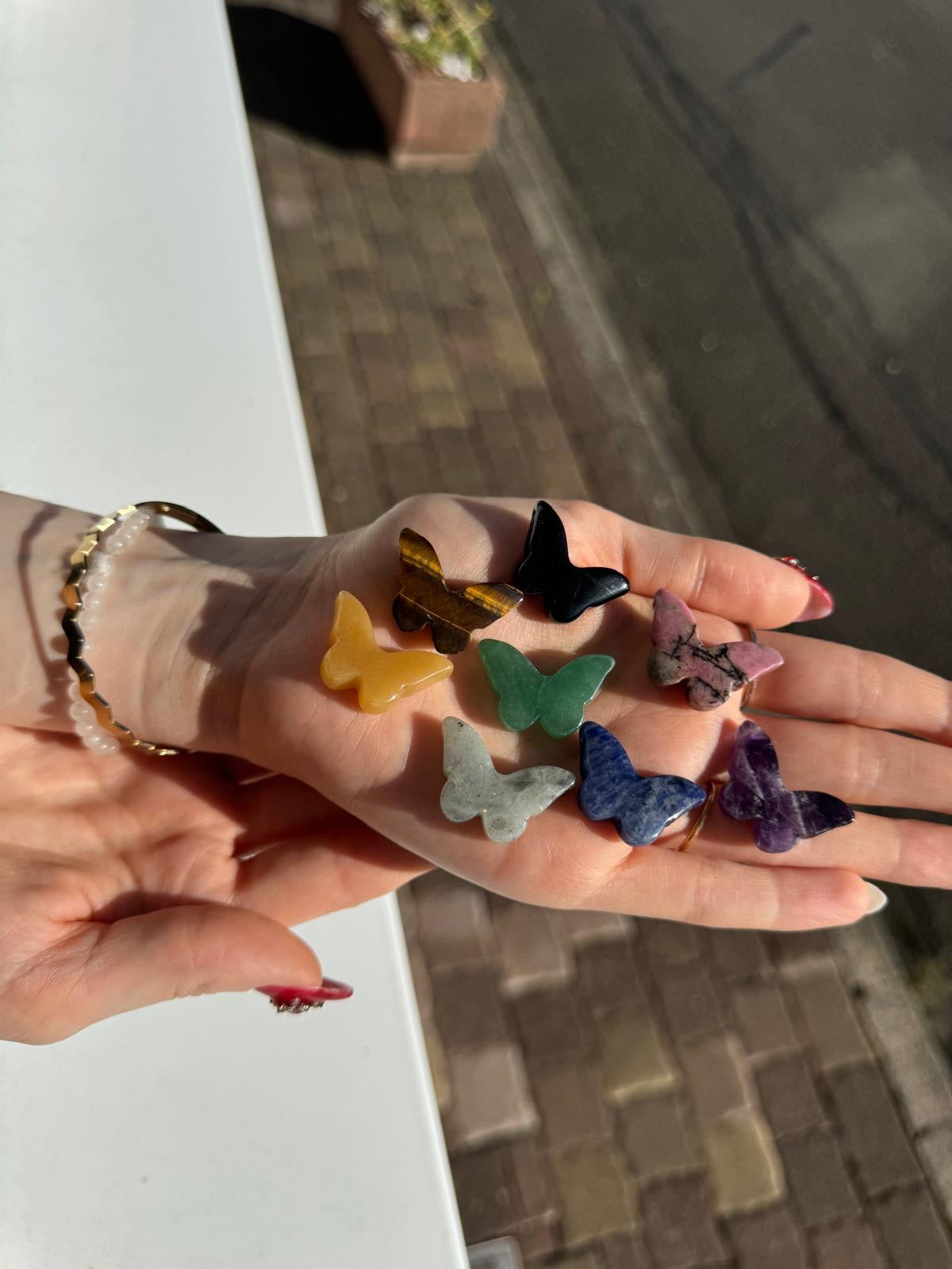 Edelstein Schmetterlinge in Onyx, Tigerauge, Amethyst, Rhodochrosit, Aventurin, Labradorit, Sodalith und gelber Aventurin. Perfekt als Dekoration für Edelsteinbäume oder als Anhänger für Halsketten. Schnitzerreien. 