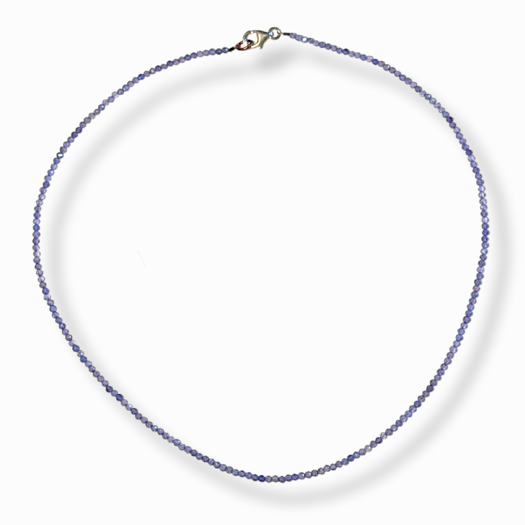 Facettierte Kette aus violett-blauem Iolith