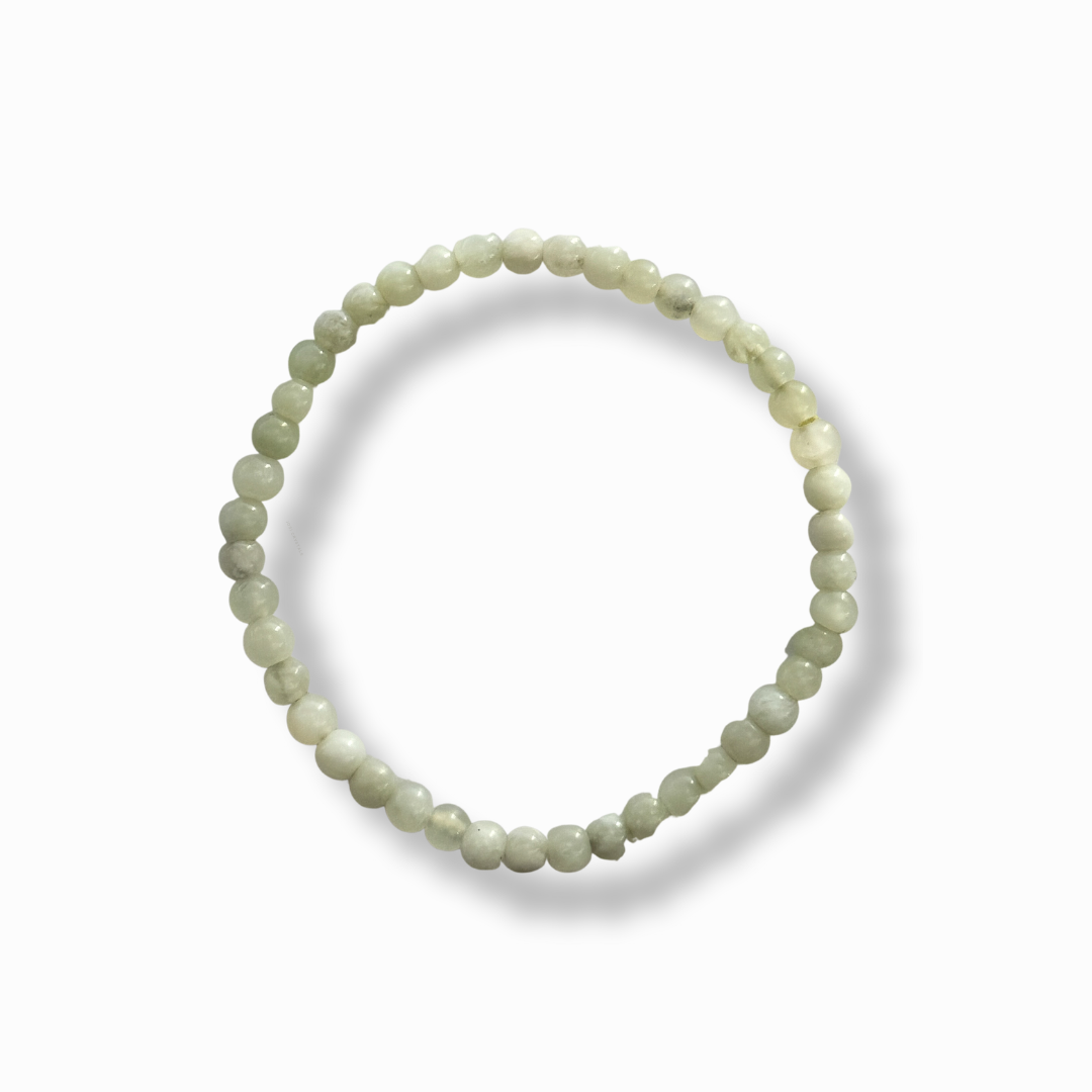 Kugelarmband mit polierten hellgrünen Jadeperlen.