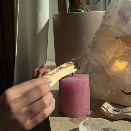 Palo Santo anzünden und räuchern