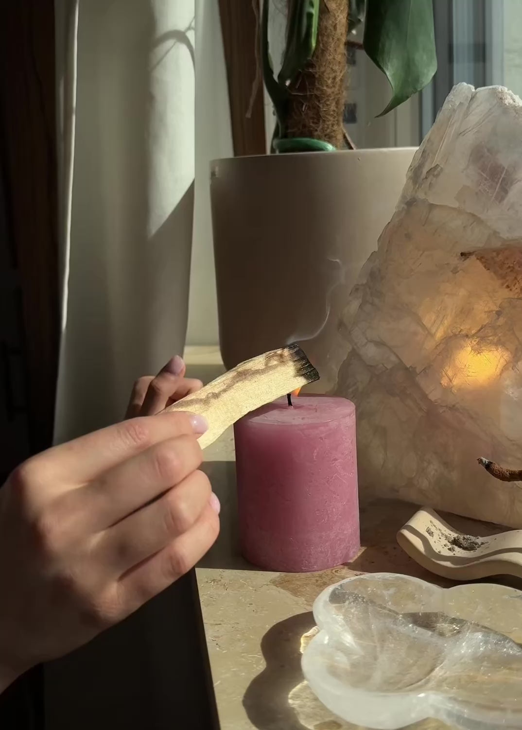 Palo Santo anzünden und räuchern