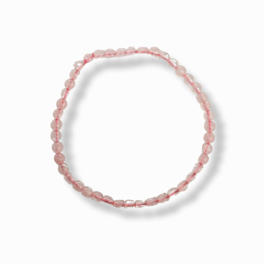Kugelarmband mit polierten Rosenquarzperlen.